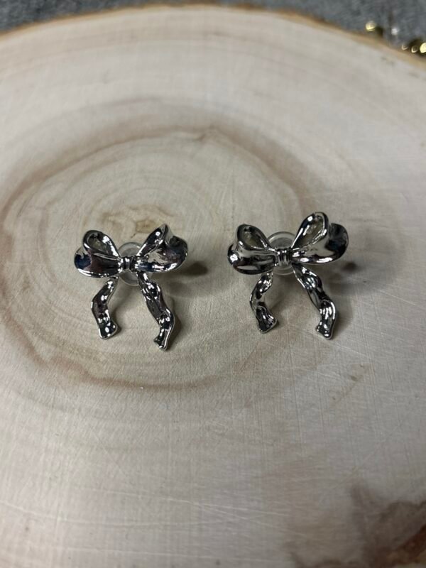 02e1992d-34cf-485c-979c-ca26e3f3e4cd-23346-0000020817d522c0_file Boucles d’oreilles noeuds