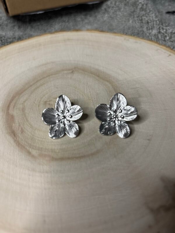 ea1a6cd5-d97d-4040-b34c-ee8d5393c1fa-23346-00000206913bcb54_file Boucles d’oreilles Fleur