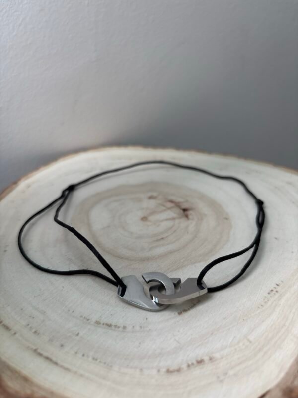 Collier ras de cou menottes